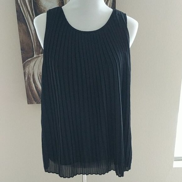 Gibson Large Sleeveless Pleated Blouse (C1) - Picture 1 of 8